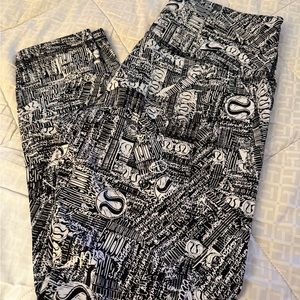 Lululemon Wunder Train High Rise 25” Leggings in Black/White Print